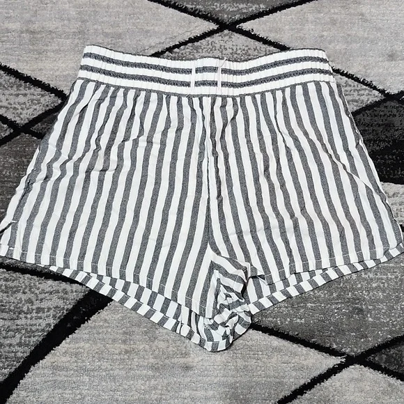 VICTORIA SECRET METALLIC STRIPED LONG-SLEEVE & SHORT LOUNGE SLEEPWEAR SET - Picture 9 of 16